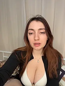 Snapshot of Linnea_ chatting on February 12, 5:19 pm Linnea online show from February 12, 5:19 pm