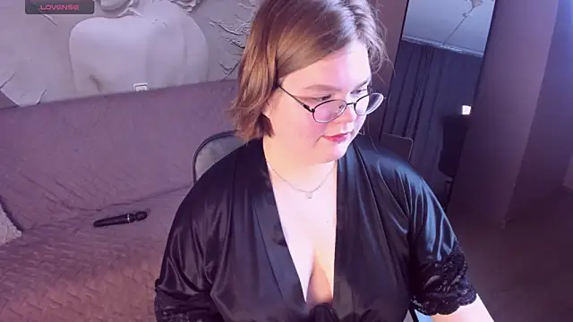 Snapshot of MaryFloree chatting on February 8, 3:43 am MaryFloree online show from February 8, 3:43 am