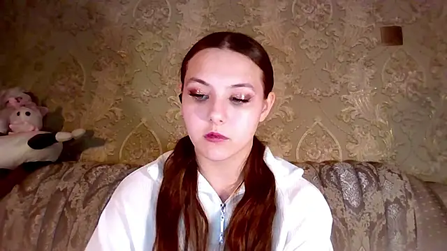 Snapshot of YuniNeko chatting on February 5, 2:54 pm YuniNeko online show from February 5, 2:54 pm