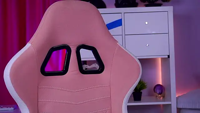 Snapshot of MistyReeds chatting on February 11, 5:34 am MistyReeds online show from February 11, 5:34 am