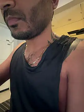 Snapshot of DaggerTie chatting on February 9, 4:44 pm DaggerTie online show from February 9, 4:44 pm