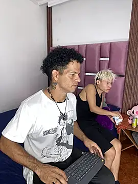 Snapshot of MaxyRyan chatting on February 26, 12:59 pm MaxyRyan online show from February 26, 12:59 pm