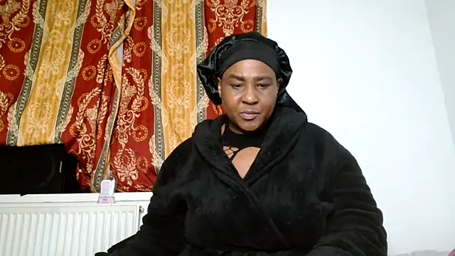 Snapshot of CurvySashia chatting on March 2, 12:13 am CurvySashia online show from March 2, 12:13 am