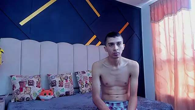 Snapshot of MiaANDrony chatting on February 21, 12:39 pm MiaANDrony online show from February 21, 12:39 pm