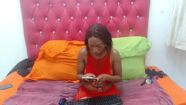 Snapshot of ExoticLenny32 chatting on February 15, 12:25 pm ExoticLenny32 online show from February 15, 12:25 pm