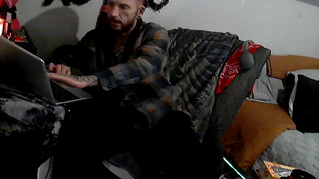 Snapshot of F_D_R_ chatting on February 12, 12:11 pm F D R online show from February 12, 12:11 pm