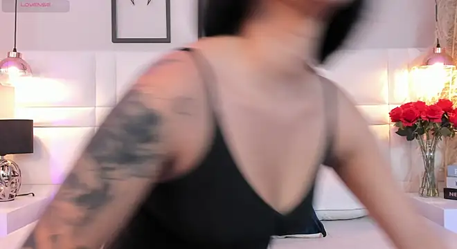 Snapshot of RaquelHyde_ chatting on June 9, 8:20 pm RaquelHyde online show from June 9, 8:20 pm