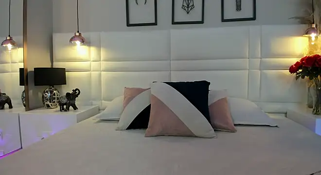 Snapshot of RaquelHyde_ chatting on June 18, 8:13 pm RaquelHyde online show from June 18, 8:13 pm