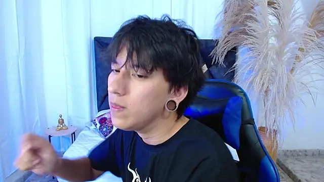 Snapshot of nikoo_18 chatting on February 4, 2:12 pm nikoo 18 online show from February 4, 2:12 pm