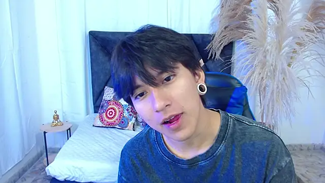 Snapshot of nikoo_18 chatting on February 11, 1:27 pm nikoo 18 online show from February 11, 1:27 pm