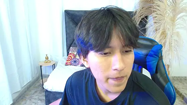 Snapshot of nikoo_18 chatting on February 25, 1:43 pm nikoo 18 online show from February 25, 1:43 pm