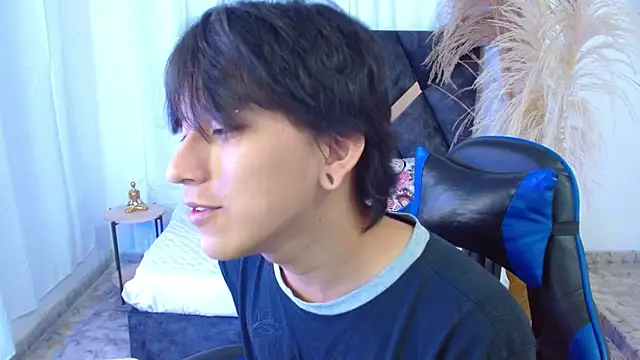 Snapshot of nikoo_18 chatting on February 27, 1:33 pm nikoo 18 online show from February 27, 1:33 pm