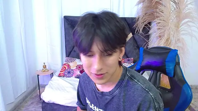 Snapshot of nikoo_18 chatting on February 28, 1:23 pm nikoo 18 online show from February 28, 1:23 pm