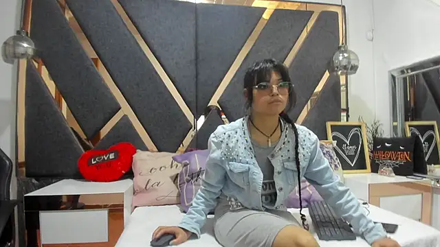 Maggyx online show from February 11, 1:38 pm