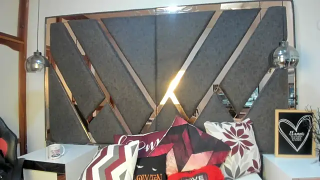 Maggyx online show from March 29, 3:34 pm