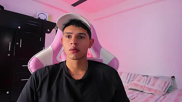 Snapshot of Adrian_Prime_ chatting on February 18, 7:21 pm Adrian Prime online show from February 18, 7:21 pm