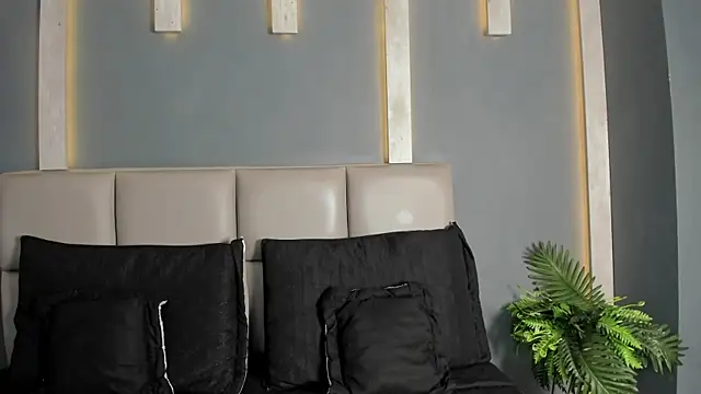 Snapshot of TSExoticFuck chatting on March 3, 7:53 pm TSExoticFuck online show from March 3, 7:53 pm