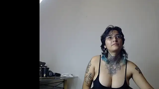 Snapshot of Ivyravens chatting on February 20, 11:27 pm Ivyravens online show from February 20, 11:27 pm