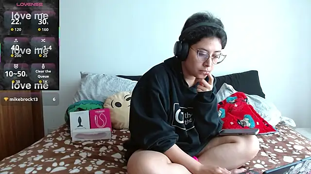 Snapshot of Juliexxxxtasy chatting on February 17, 2:02 pm Juliexxxxtasy online show from February 17, 2:02 pm