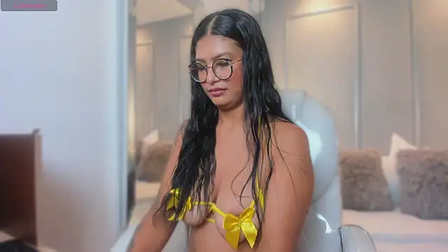 Snapshot of MiaSmit_ chatting on February 14, 3:25 am MiaSmit online show from February 14, 3:25 am