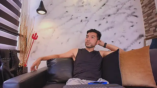 Max Hornye online show from March 18, 5:38 pm