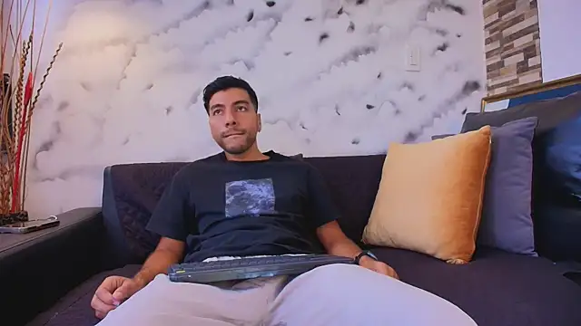 Max Hornye online show from April 17, 6:55 pm