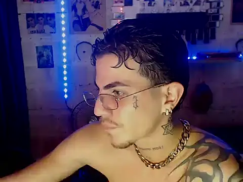 Snapshot of paul-mendezx chatting on February 6, 7:28 pm paul-mendezx online show from February 6, 7:28 pm