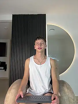 Snapshot of ARON_LUXX chatting on February 18, 3:02 am ARON LUXX online show from February 18, 3:02 am