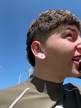 Snapshot of ARON_LUXX chatting on March 1, 2:19 pm ARON LUXX online show from March 1, 2:19 pm