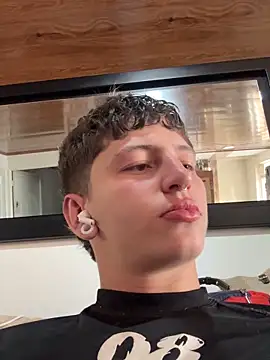 Snapshot of ARON_LUXX chatting on March 3, 8:26 pm ARON LUXX online show from March 3, 8:26 pm