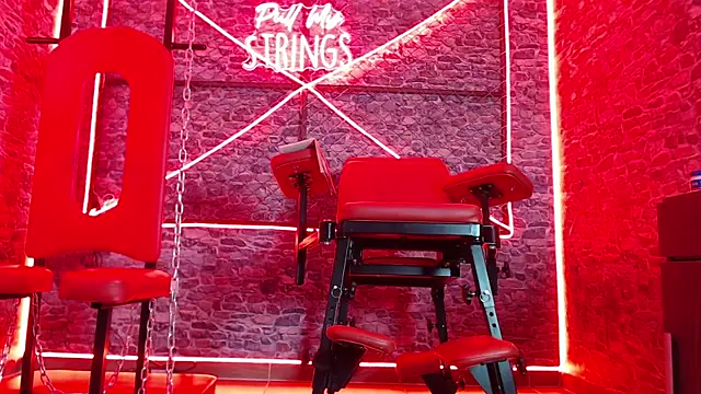 Snapshot of MiistressBlu chatting on February 13, 7:43 pm MiistressBlu online show from February 13, 7:43 pm