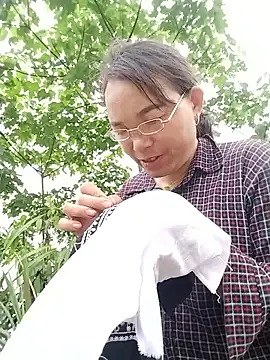 vivi1889 online show from April 17, 12:57 am