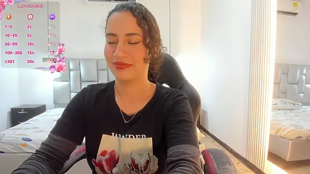 Snapshot of NoaMalak7 chatting on February 19, 7:43 pm NoaMalak7 online show from February 19, 7:43 pm