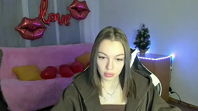 Snapshot of CandyGyrl chatting on February 13, 1:01 am CandyGyrl online show from February 13, 1:01 am