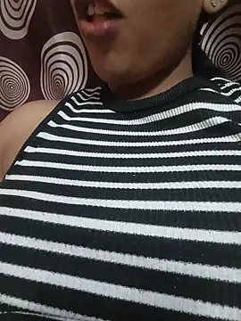 komalsharma99 online show from May 24, 5:40 pm
