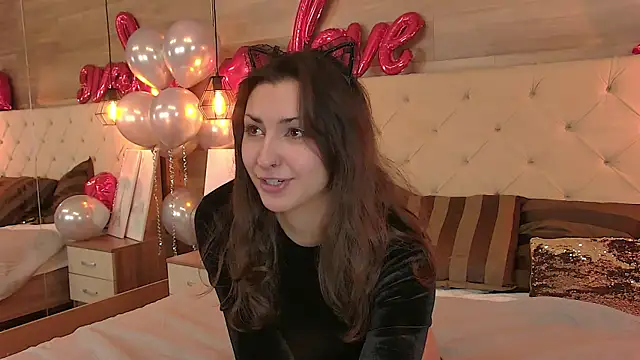 Snapshot of AngelaCox chatting on February 11, 6:07 am AngelaCox online show from February 11, 6:07 am