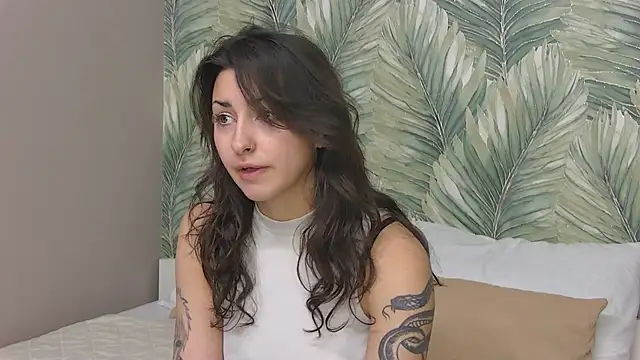 Snapshot of AngelaCox chatting on February 20, 6:10 am AngelaCox online show from February 20, 6:10 am