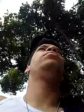 Snapshot of Andres_sant_ chatting on April 2, 5:10 pm Andres sant online show from April 2, 5:10 pm