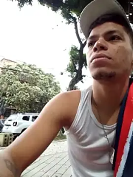 Snapshot of Andres_sant_ chatting on April 11, 7:18 pm Andres sant online show from April 11, 7:18 pm