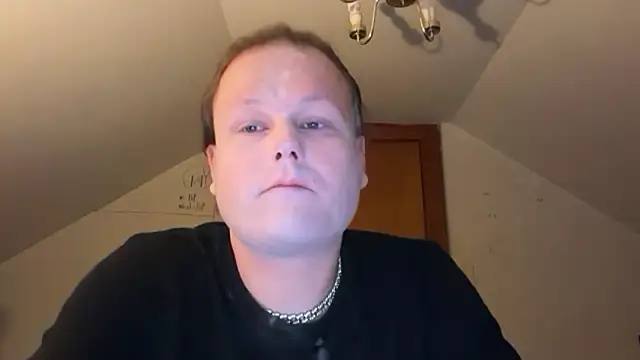 Snapshot of RaeganV chatting on February 28, 9:10 am RaeganV online show from February 28, 9:10 am