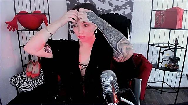 Snapshot of NeoGeisha chatting on February 20, 7:43 am NeoGeisha online show from February 20, 7:43 am