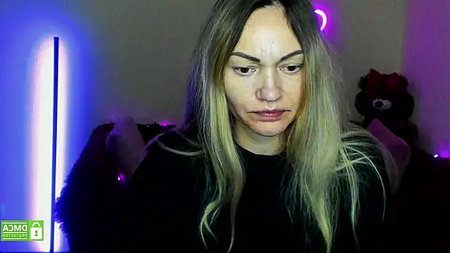 Snapshot of BlondMikey22 chatting on February 11, 6:18 am BlondMikey22 online show from February 11, 6:18 am