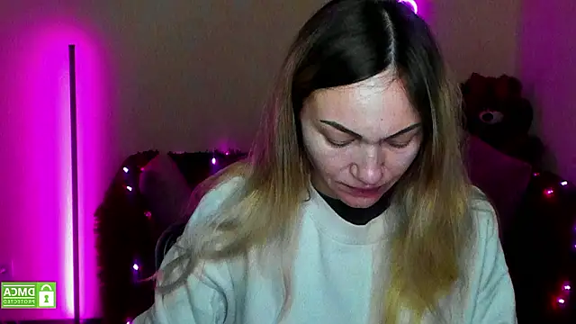 Snapshot of BlondMikey22 chatting on February 18, 6:31 am BlondMikey22 online show from February 18, 6:31 am