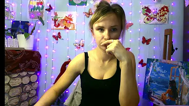 Snapshot of HarleyWidLife chatting on March 1, 3:47 pm HarleyWidLife online show from March 1, 3:47 pm