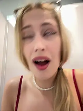 blonde exe online show from August 7, 2:08 pm