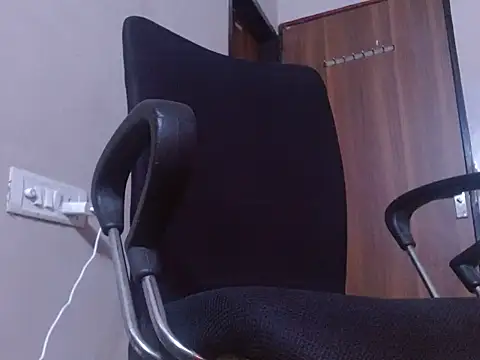 Snapshot of atisa_ chatting on February 19, 11:39 am atisa online show from February 19, 11:39 am