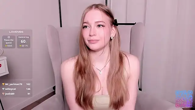 RowenaIanniello online show from March 29, 11:38 pm