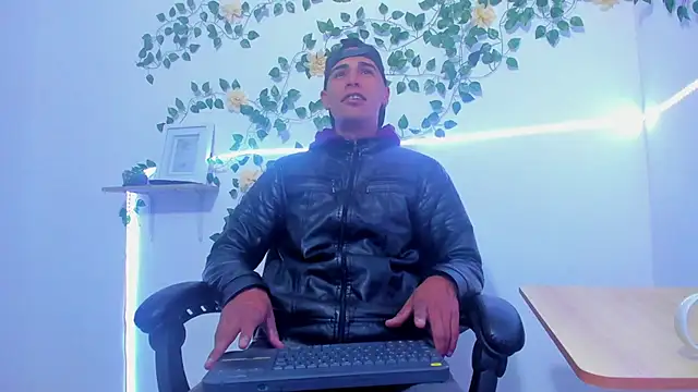 Snapshot of Andrey_santamaria chatting on February 14, 2:36 pm Andrey santamaria online show from February 14, 2:36 pm