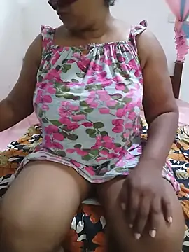 Snapshot of Dini_40 chatting on July 18, 10:19 am Dini 40 online show from July 18, 10:19 am