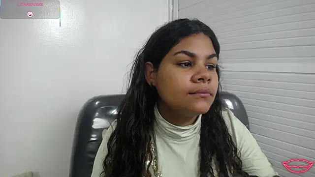 Snapshot of yaazhinii chatting on June 19, 11:58 am yaazhinii online show from June 19, 11:58 am